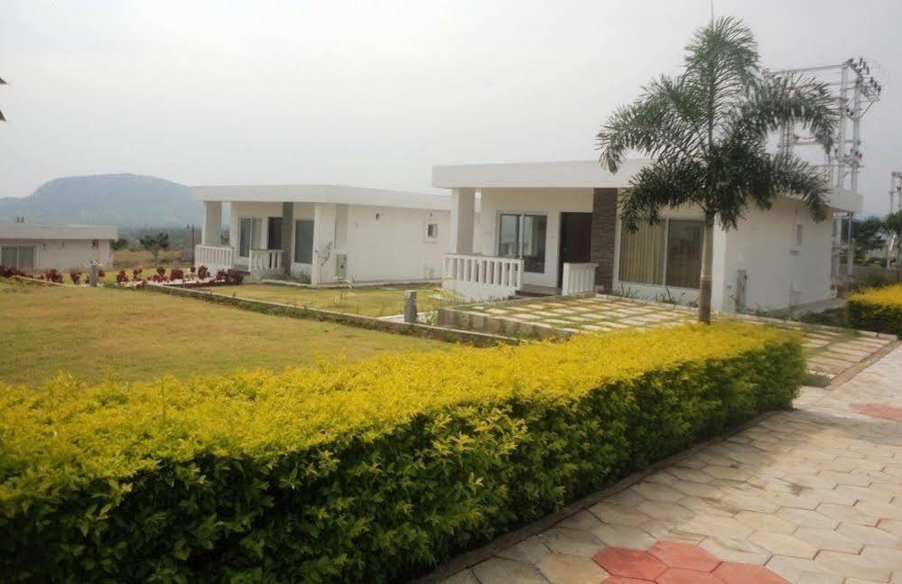 Oyo 24200 Bahri Beautiful Country 호텔 Ayyampālaiyam 외부 사진