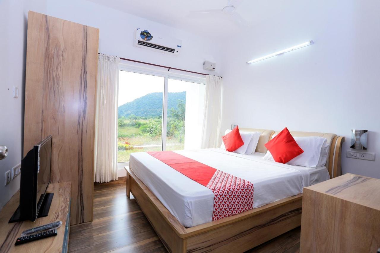 Oyo 24200 Bahri Beautiful Country 호텔 Ayyampālaiyam 외부 사진